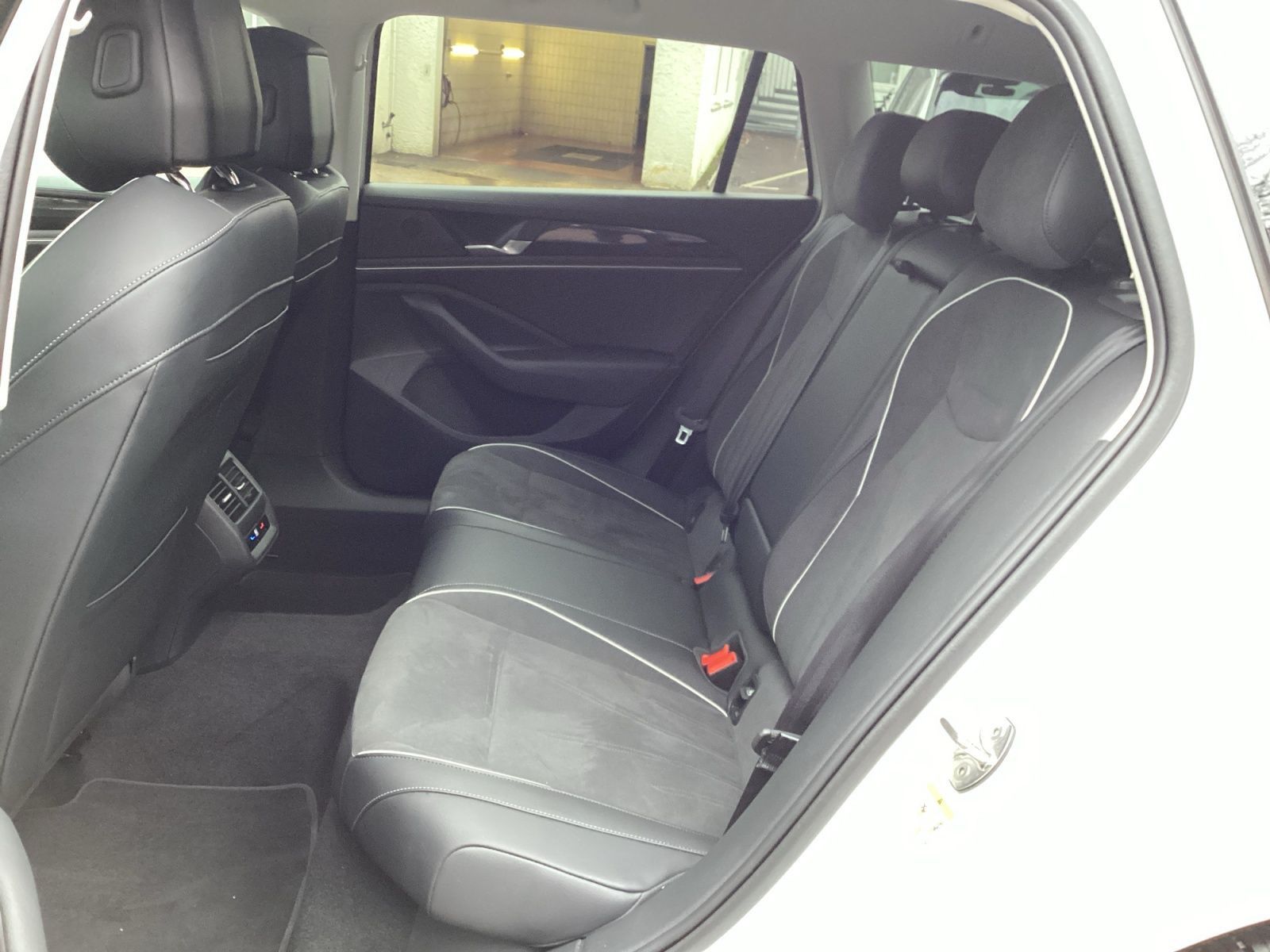 Volkswagen Passat Variant - Bild 14