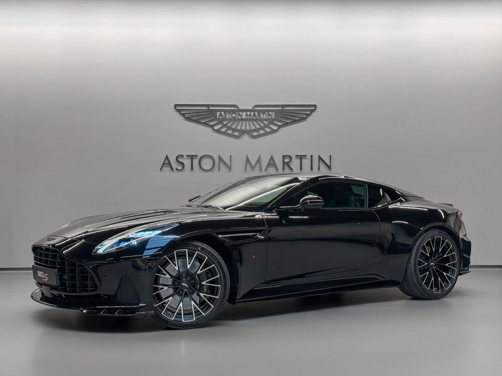 Aston Martin NEW DB12 S Coupe | Aston Martin Brussels imagem 3