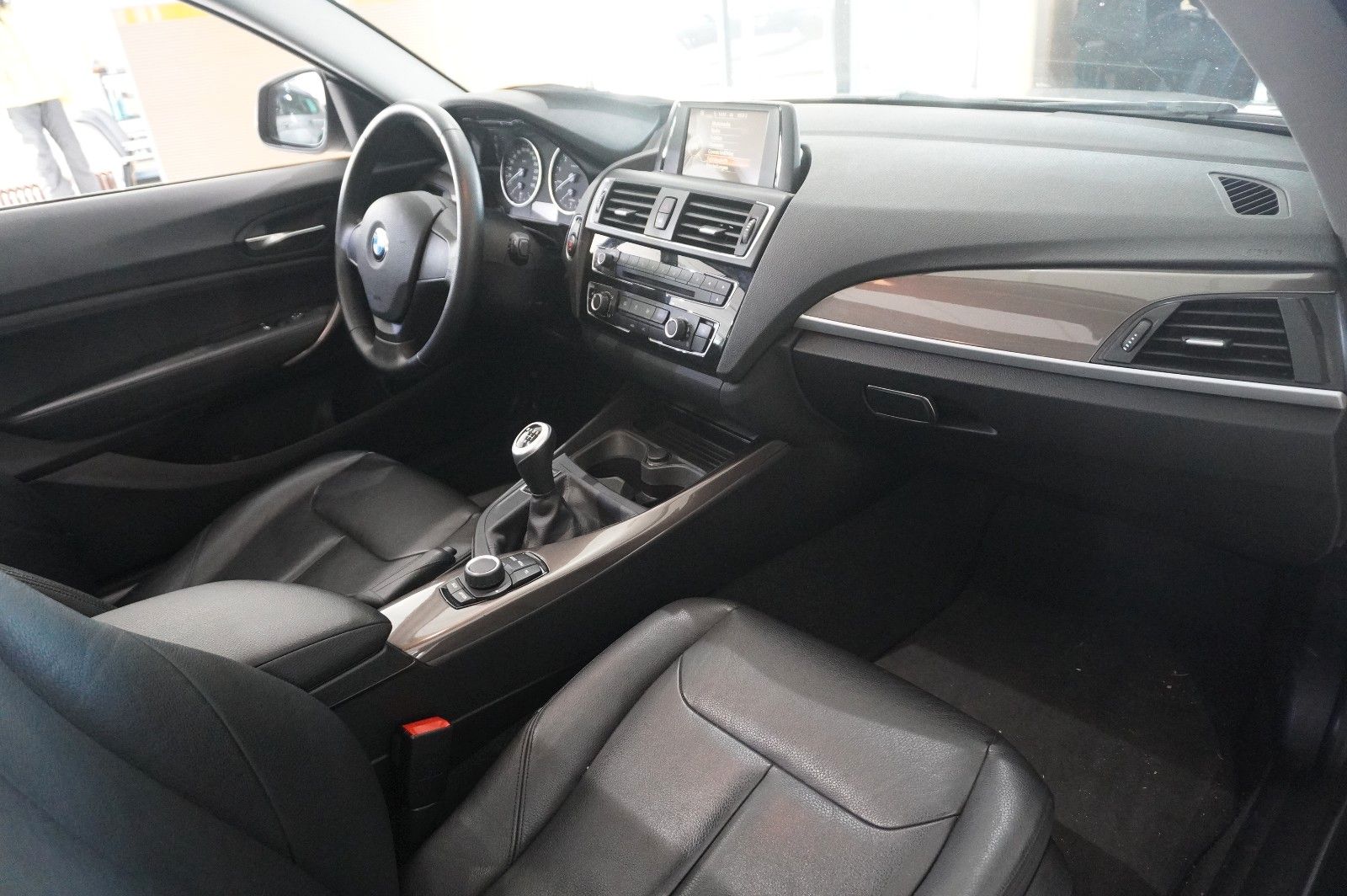 Fahrzeugabbildung BMW 220i COUPE SPORT LEDER/SHZ/PDC/USB/SCHIEBEDACH