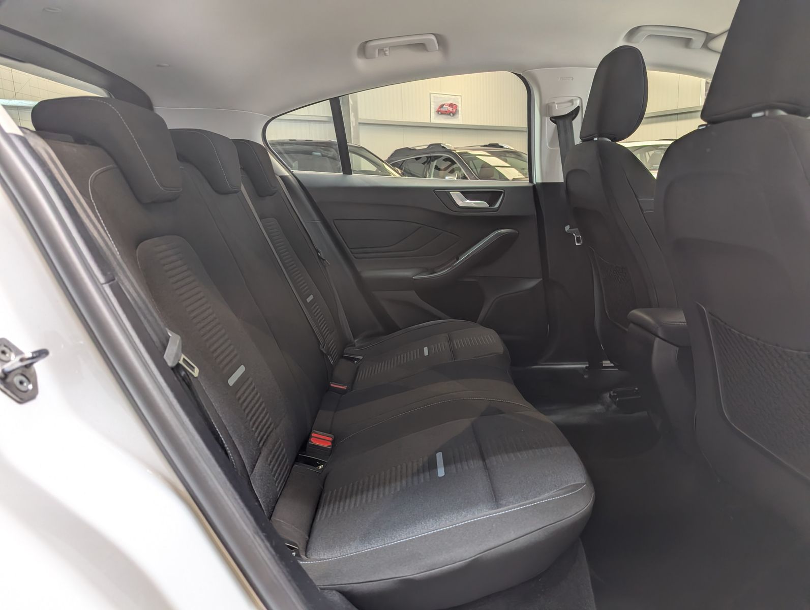 Fahrzeugabbildung Ford Focus Limo EB Active SHz LED Navi ACC Kamera 17"