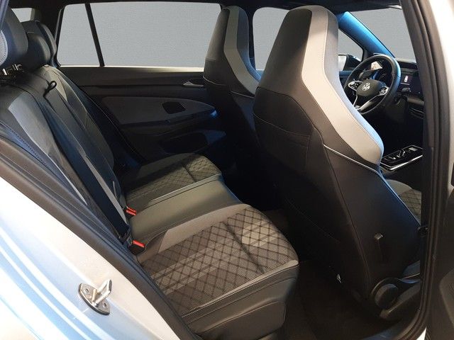 Fahrzeugabbildung Volkswagen Golf VIII Variant 2.0TDI R-Line BlackStyle Pano
