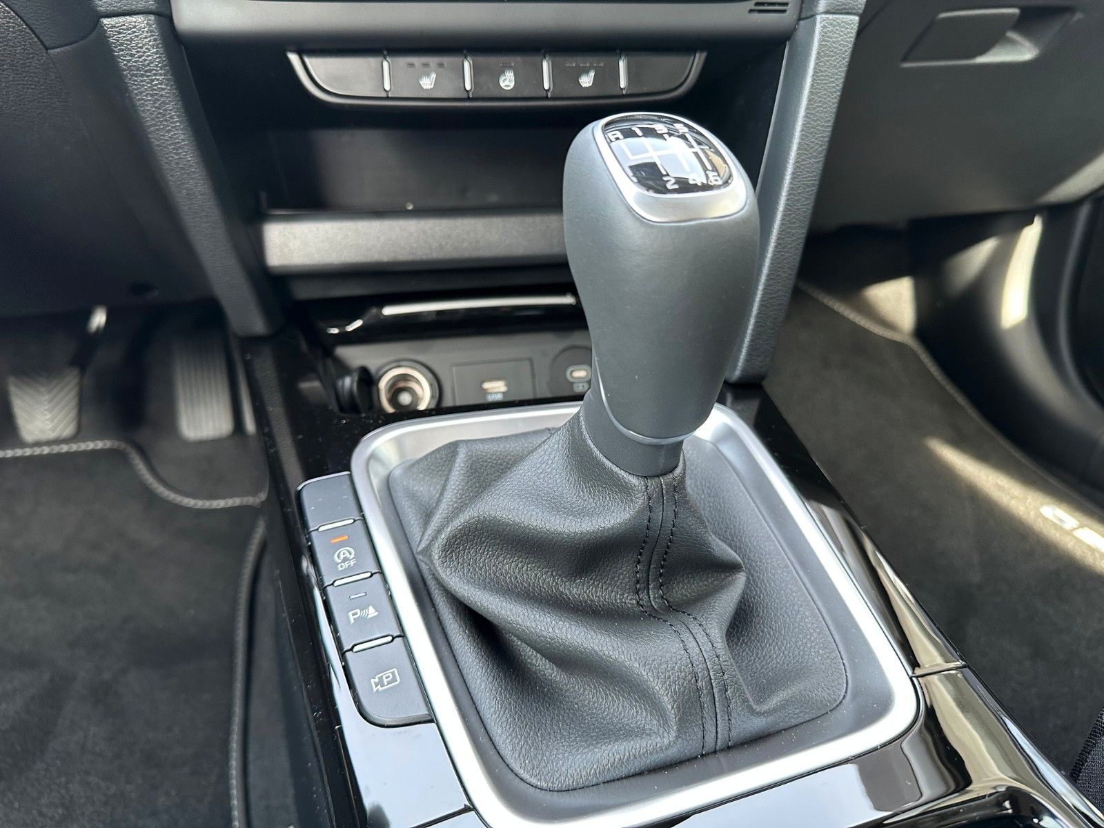 Fahrzeugabbildung Kia cee'd / Ceed 1.5 T-GDI MTUltimate Edition Style