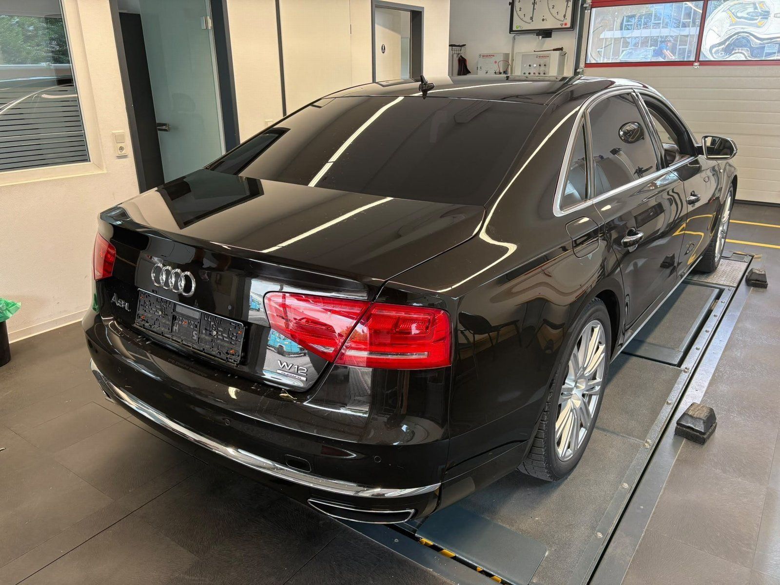 Fahrzeugabbildung Audi A8 6.3 FSI W12 Quattro Lang/B&O/ACC/360°CAM/VOLL