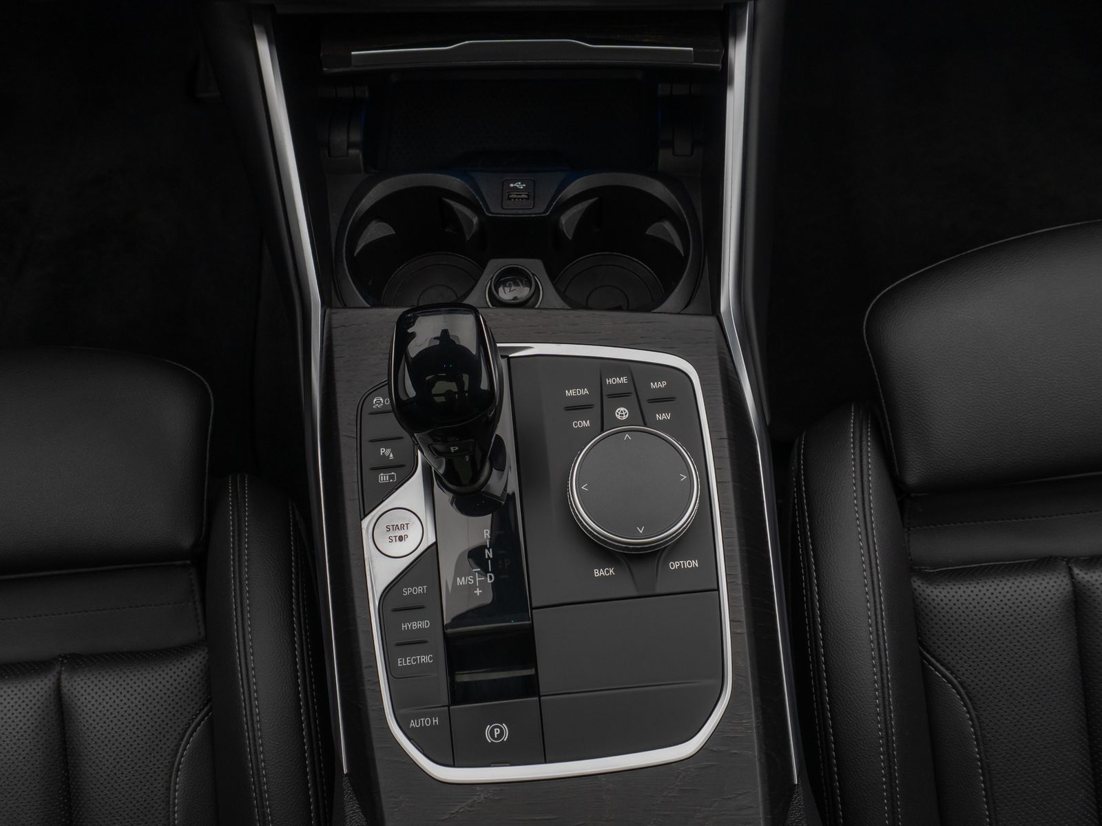 Fahrzeugabbildung BMW 320e Luxury Line Panorama Kamera DAB AHK Alarm
