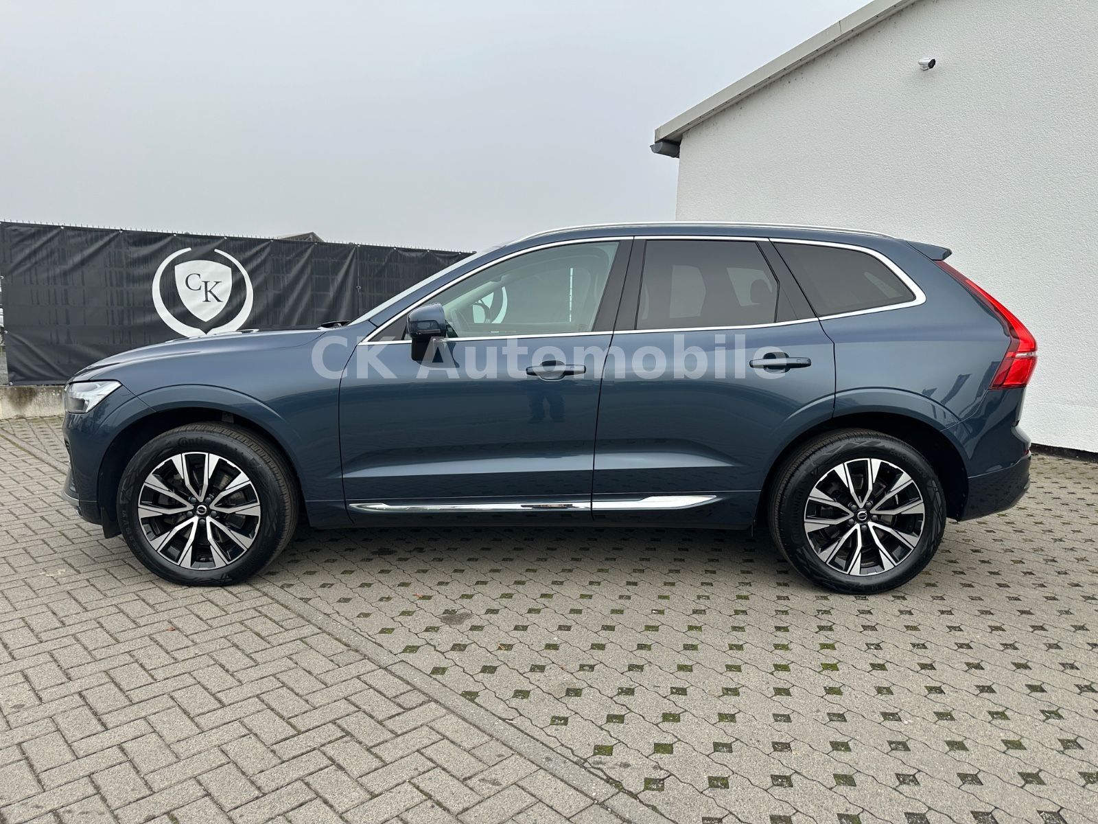 Fahrzeugabbildung Volvo XC60 B4 Plus Bright AWD/Navi/Leder/Pano/LED/Kam.