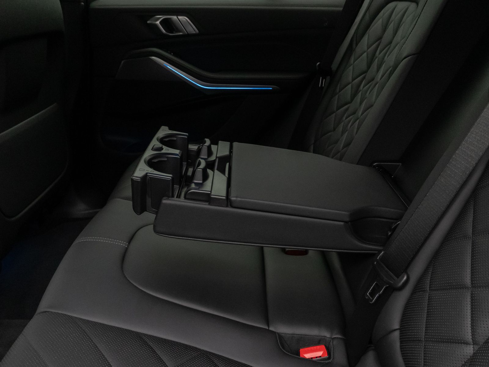 Fahrzeugabbildung BMW X5 xD45e M Sport 360°Laser HUD DAB HiFi Komfort