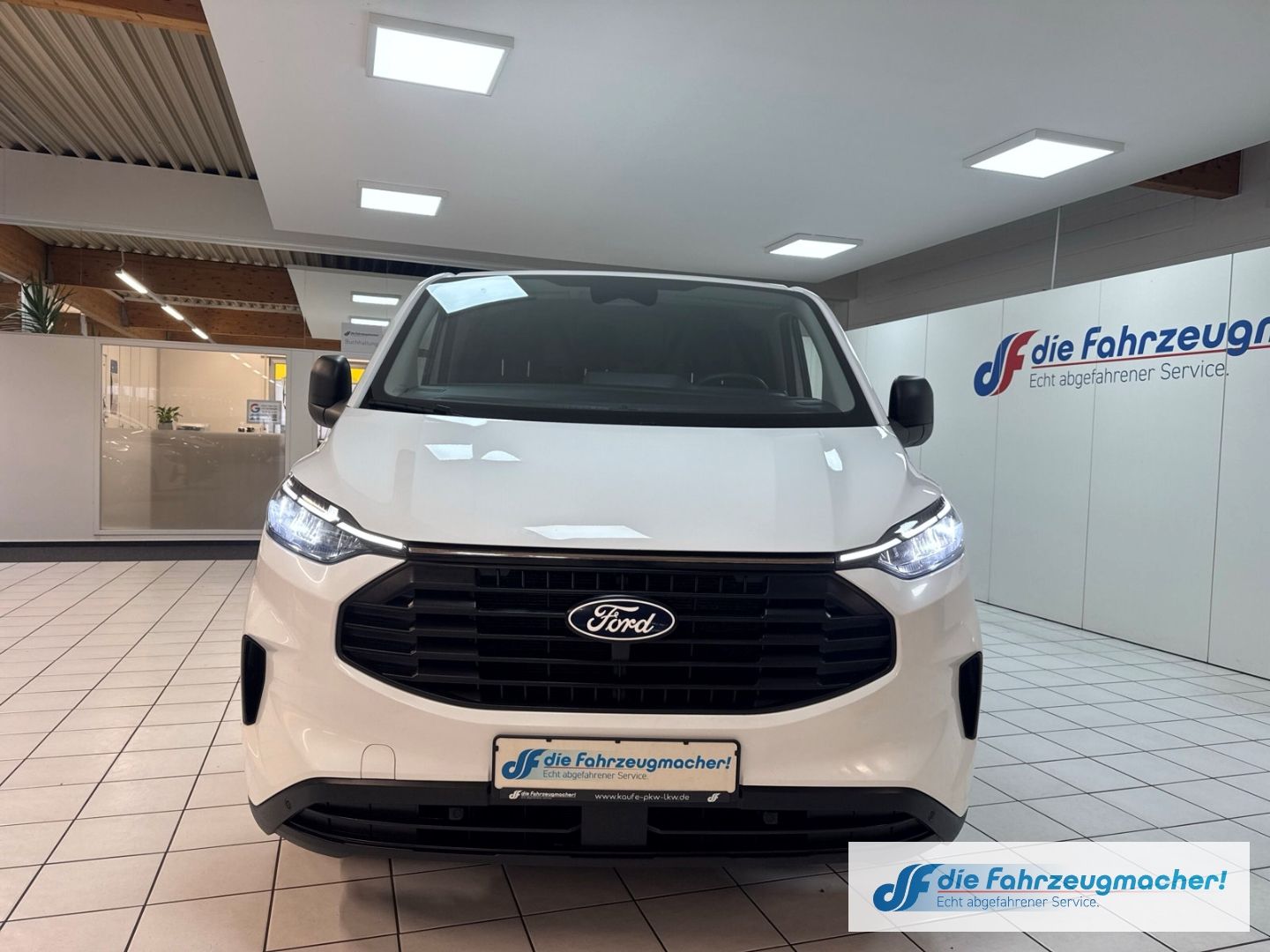 Fahrzeugabbildung Ford Transit Custom Kasten 320 L2 Trend FWD Navi LED