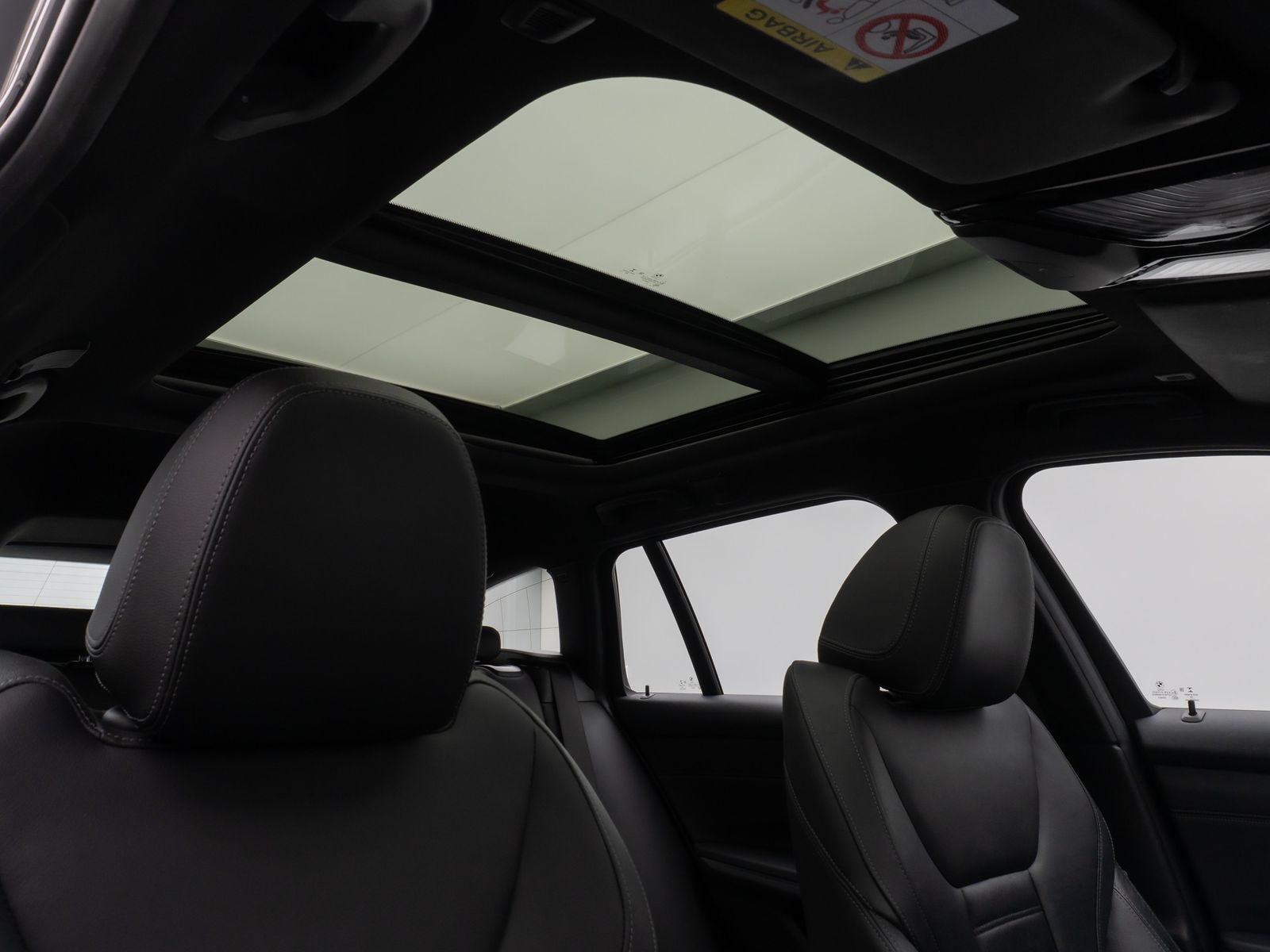 Fahrzeugabbildung BMW 320i M Sport Panorama Kamera Laser HiFi Komfort