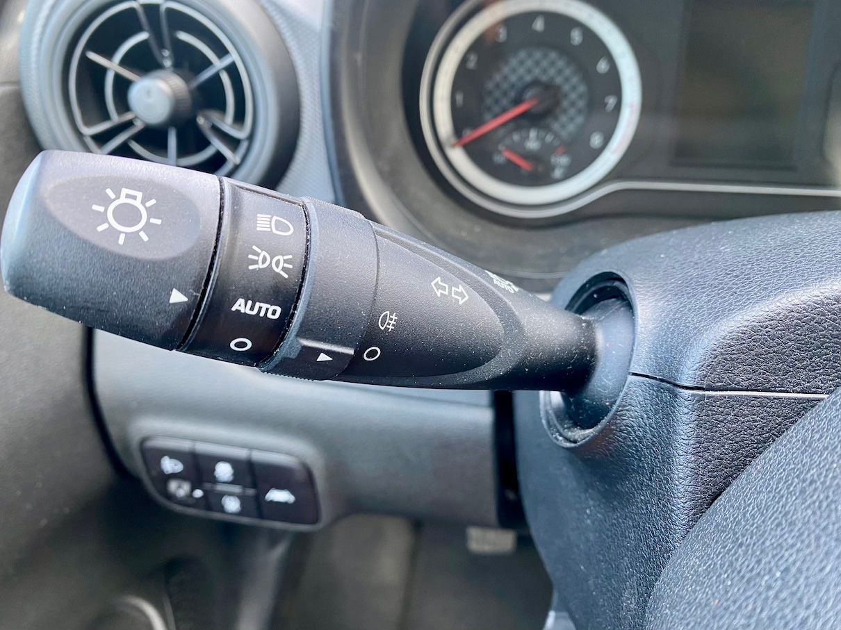 Fahrzeugabbildung Hyundai i10 1.0 SHZ KLIMA ALLWETTERREIFEN PDC RADIO USB
