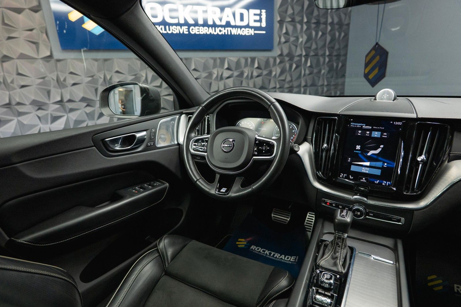 Fahrzeugabbildung Volvo XC60 R Design AWD | ACC | Pano | B&W | LED | 21`