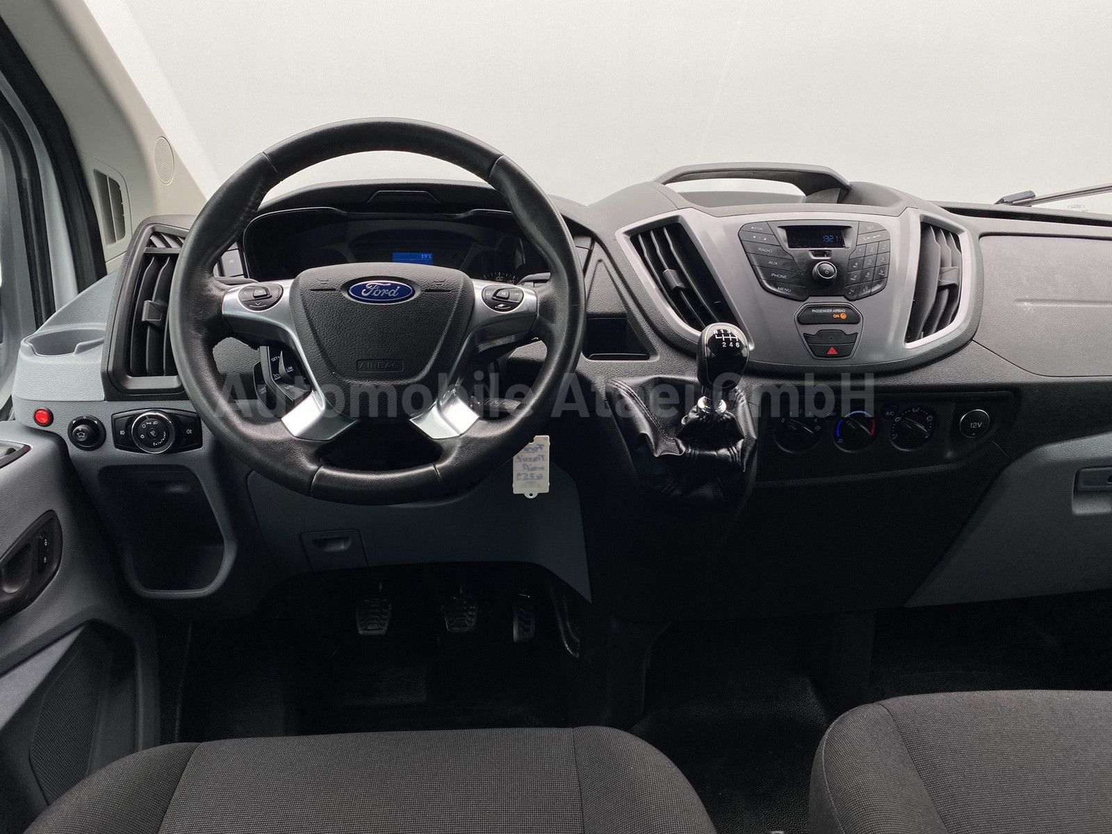 Fahrzeugabbildung Ford Transit 350 *Rollstuhl-Lift* +9-SITZE (4759)