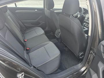 Volkswagen Passat - 12