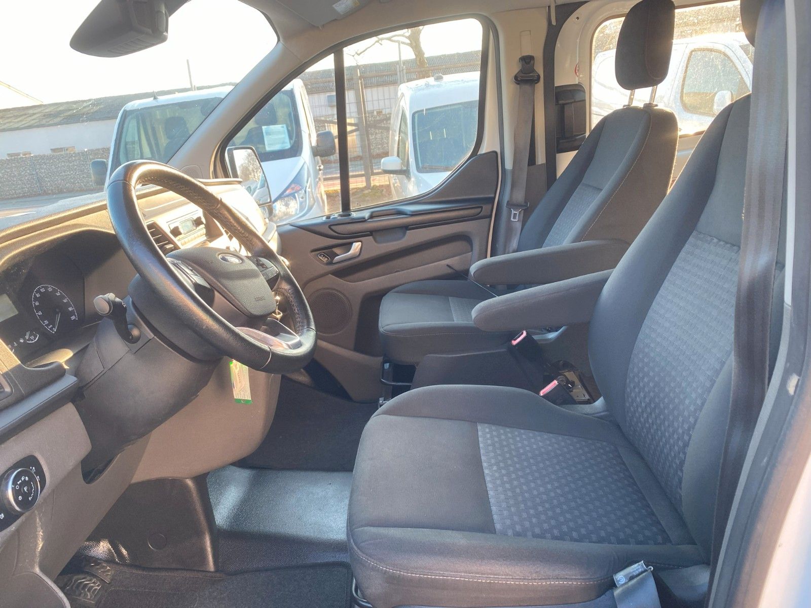 Fahrzeugabbildung Ford TransitCustom,DOKA320 L2Trend,6-Sitzer,AHK,StH