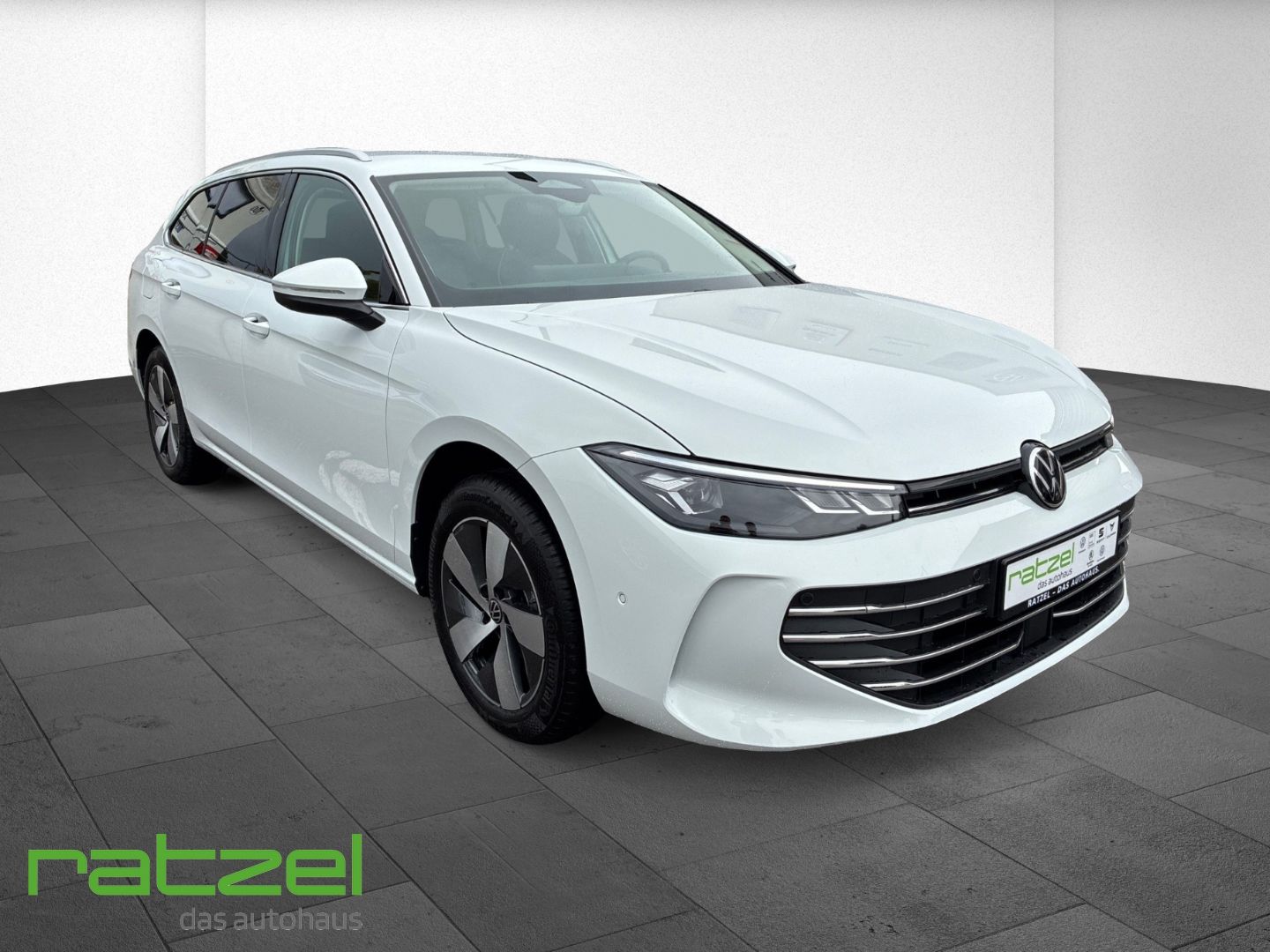 Fahrzeugabbildung Volkswagen Passat Variant Business eHybrid IQ.Drive+ACC+AHK