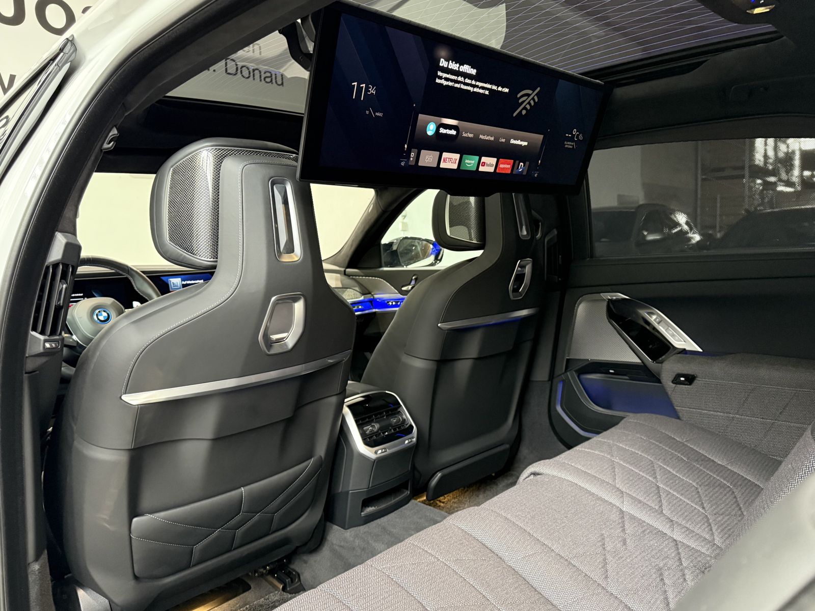 Fahrzeugabbildung BMW M760e xDrive Lounge Seating Sky Lounge M Perform