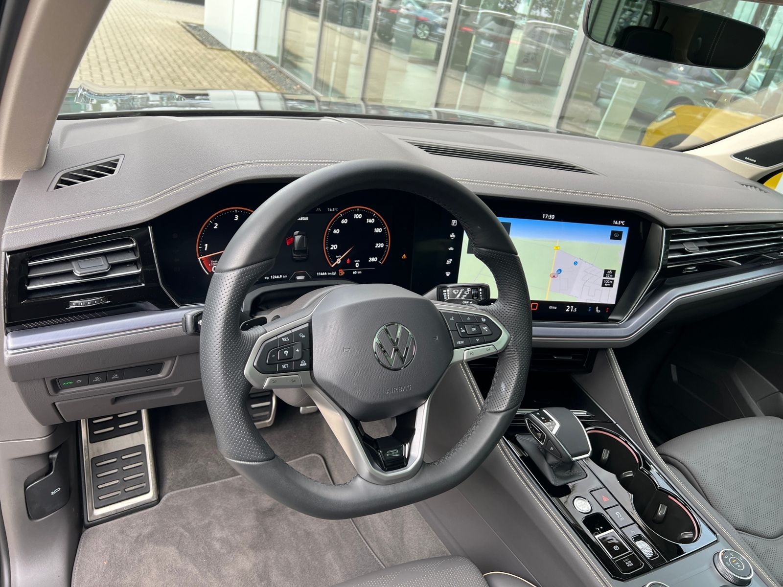 Fahrzeugabbildung Volkswagen Touareg R-Line 3.0 TDI 4MOTION *AHK, BlackStyle,