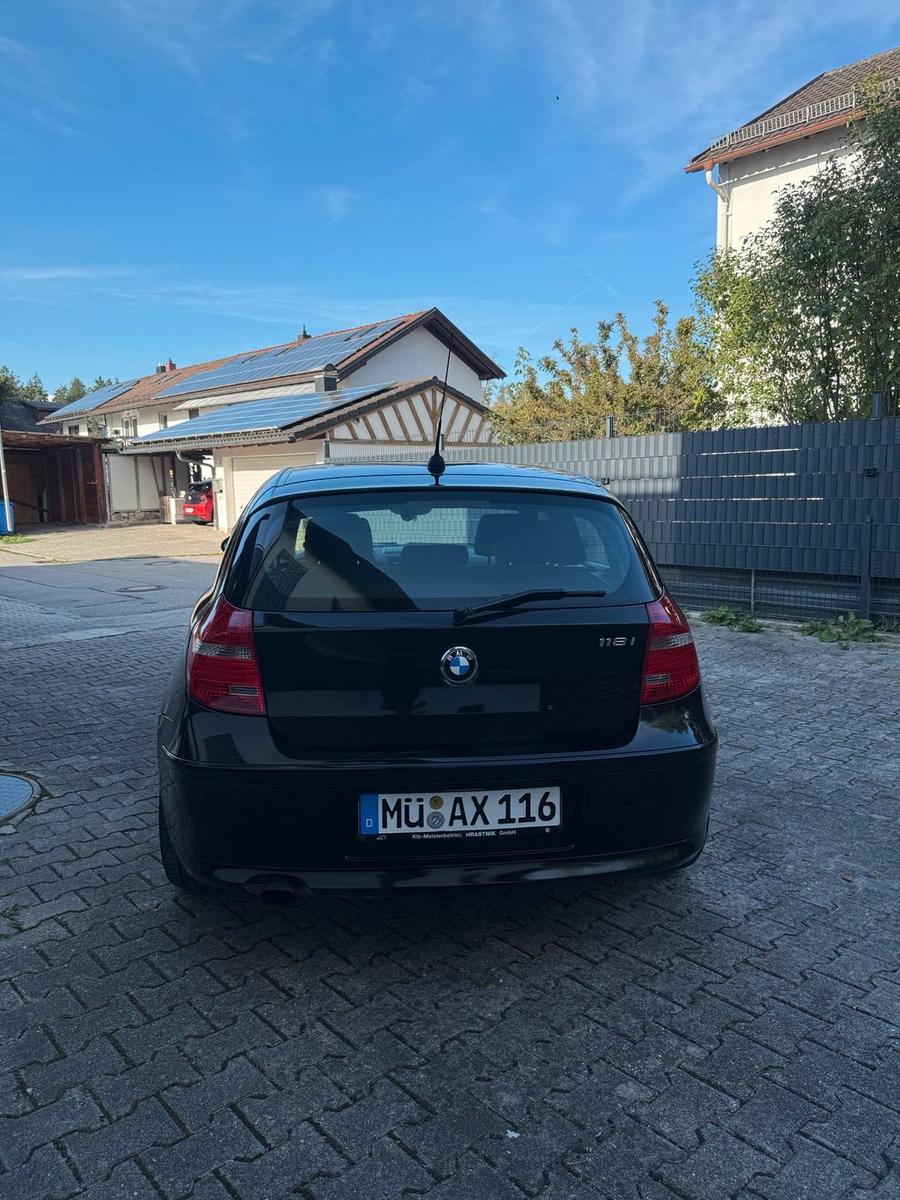 BMW 118 2009 — engine 143 HP (105kW)