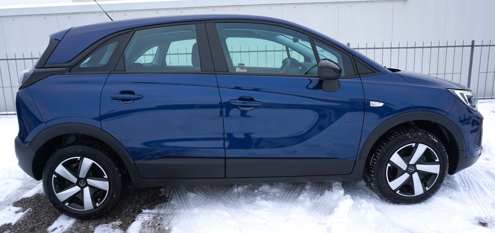 Fahrzeugabbildung Opel Crossland Edition, Navi, LED, Kamera, PDC