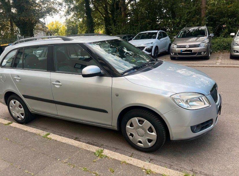 Skoda Fabia 2009 — rear view