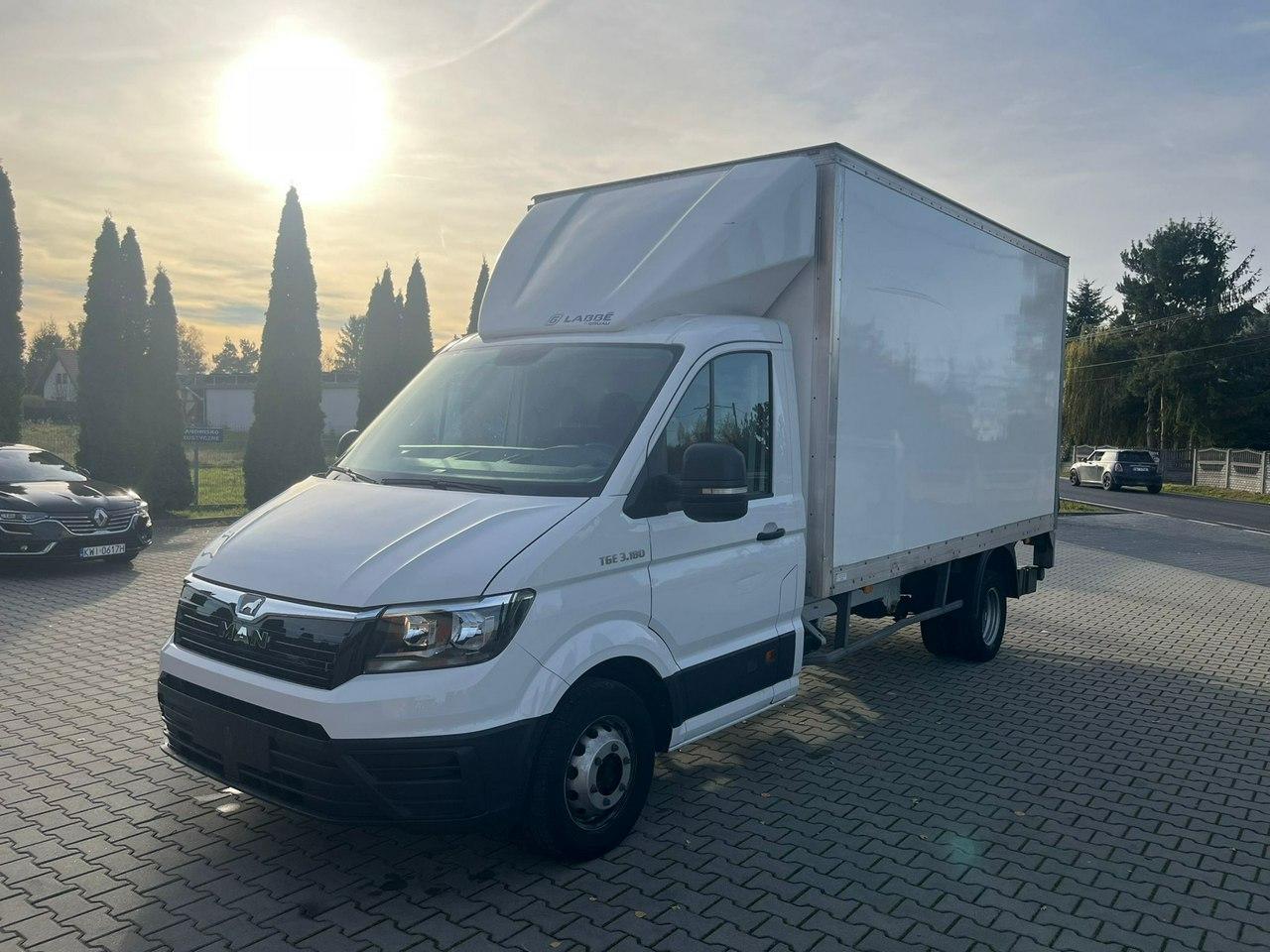 Volkswagen Crafter 50 2.0 180PS Aut. Koffer + lifter