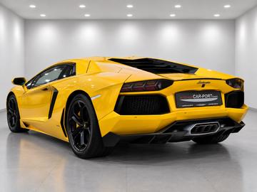 صورة 9 لـ 2012 Lamborghini AVENTADOR