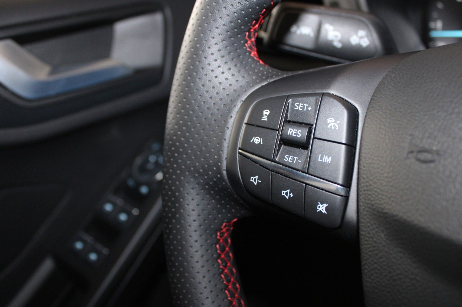 Fahrzeugabbildung Ford Focus ST-Line Turnier Automatik LED ACC CAM uvm.