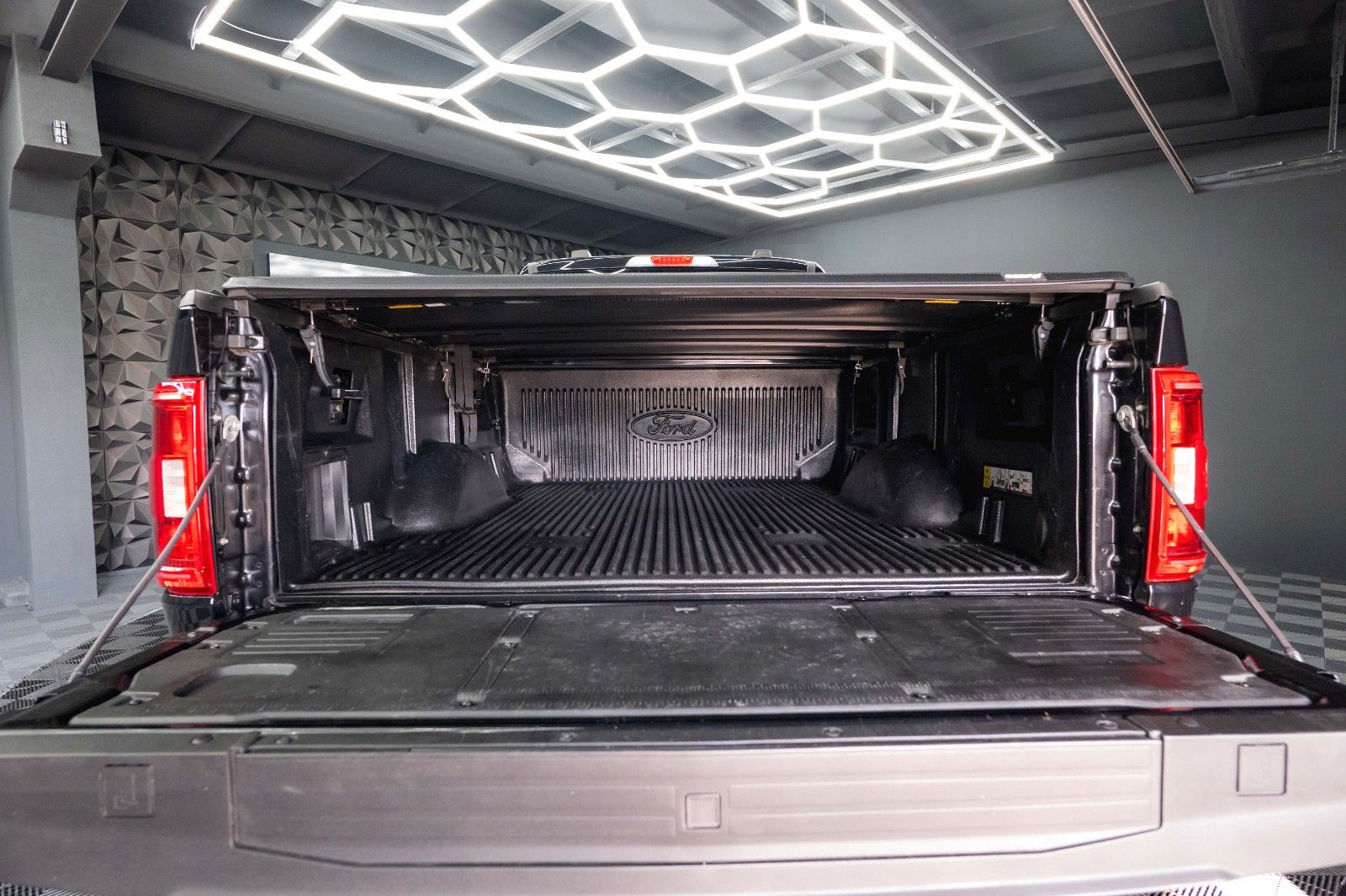 Fahrzeugabbildung Ford F150 5.0L V8 4x4 SuperCrew Longbed RAPTOR 19%