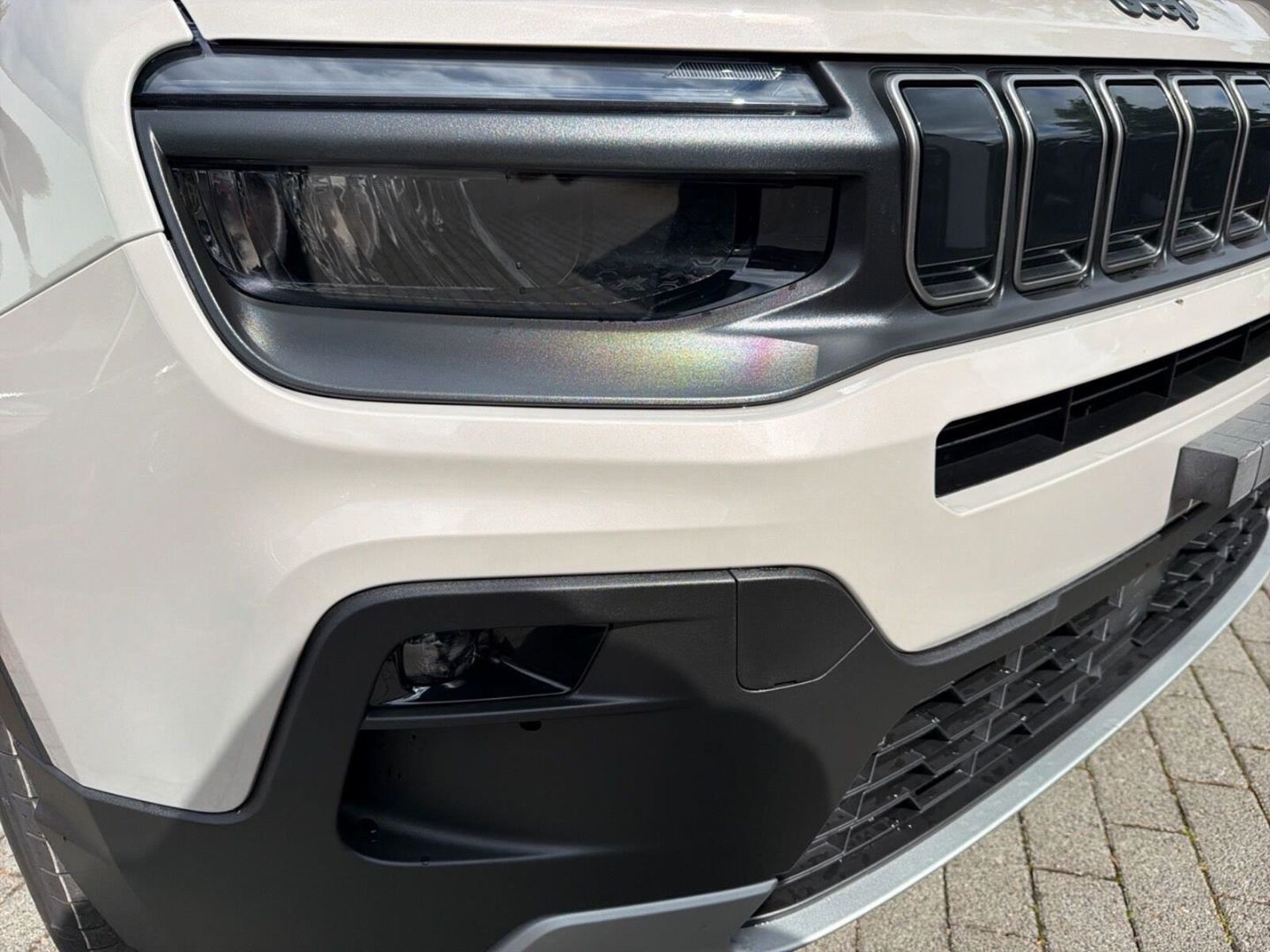 Fahrzeugabbildung Jeep Avenger Black Edition 1.2 MHEV -Panoramadach-MY2