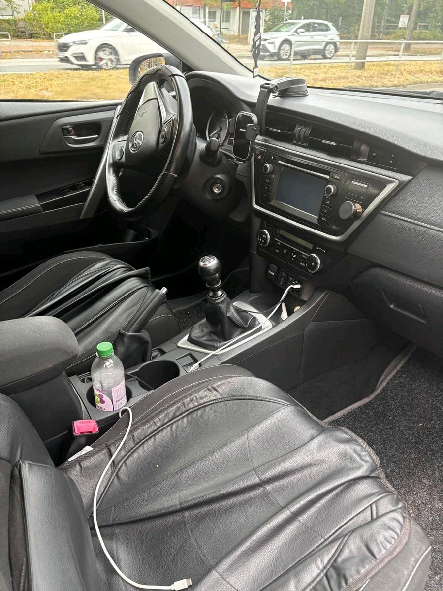 Toyota Auris 2015 — engine
