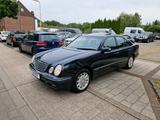 Mercedes-Benz E 280 ELEGANCE Automatik*2.HAND*LEDER*KLIMA*TEMP - gebrauchte Mercedes-Benz E-Klasse aus dem Jahr 2000