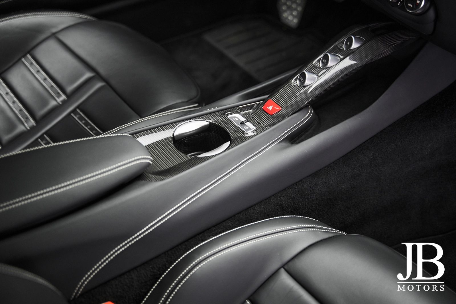 Fahrzeugabbildung Ferrari F12 Carbon Lift LED JBL Kamera Electric Seats