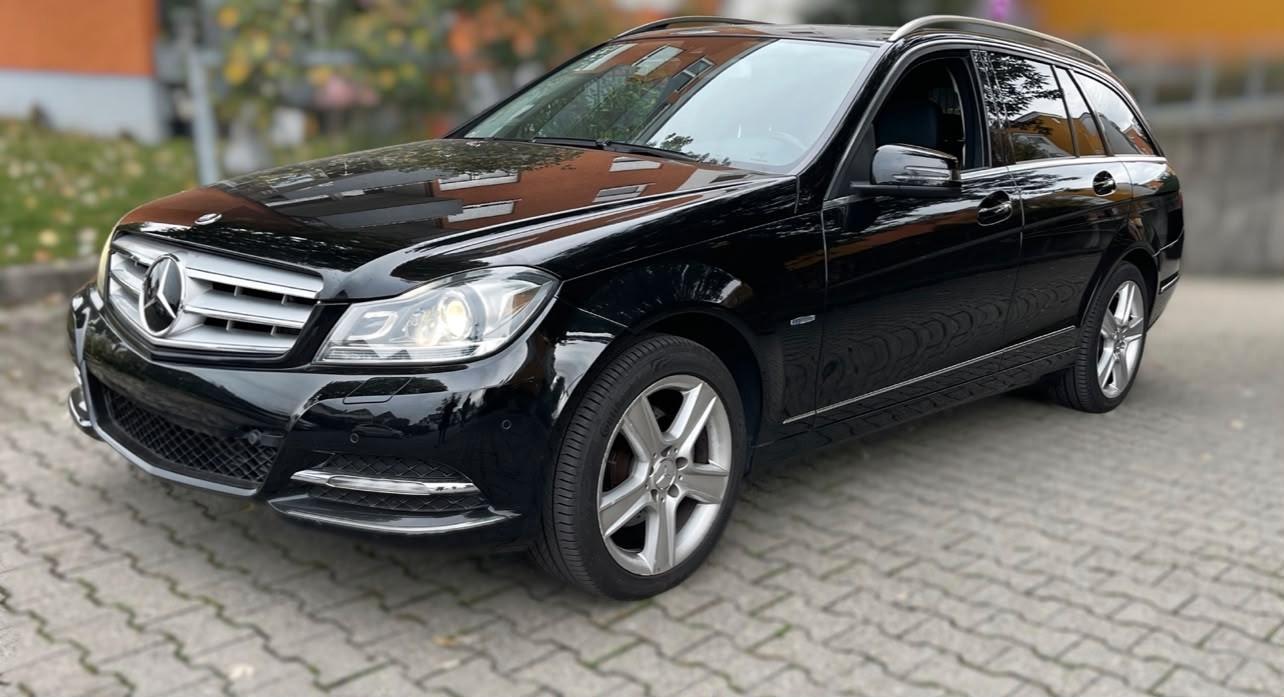 Mercedes-Benz C220 2011 — rear view