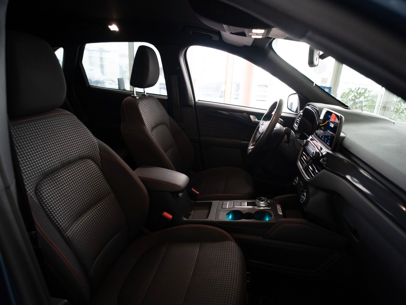 Fahrzeugabbildung Ford Kuga PHEV ST-Line/AUTOM/WINTER-P/AHK/KEYLESS