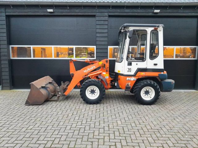 Kubota R 420 midi shovel met bak en vorken