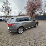 Mitsubishi Plug-in Hybrid Outlander - graue Mitsubishi Plug-in Hybrid Outlander
