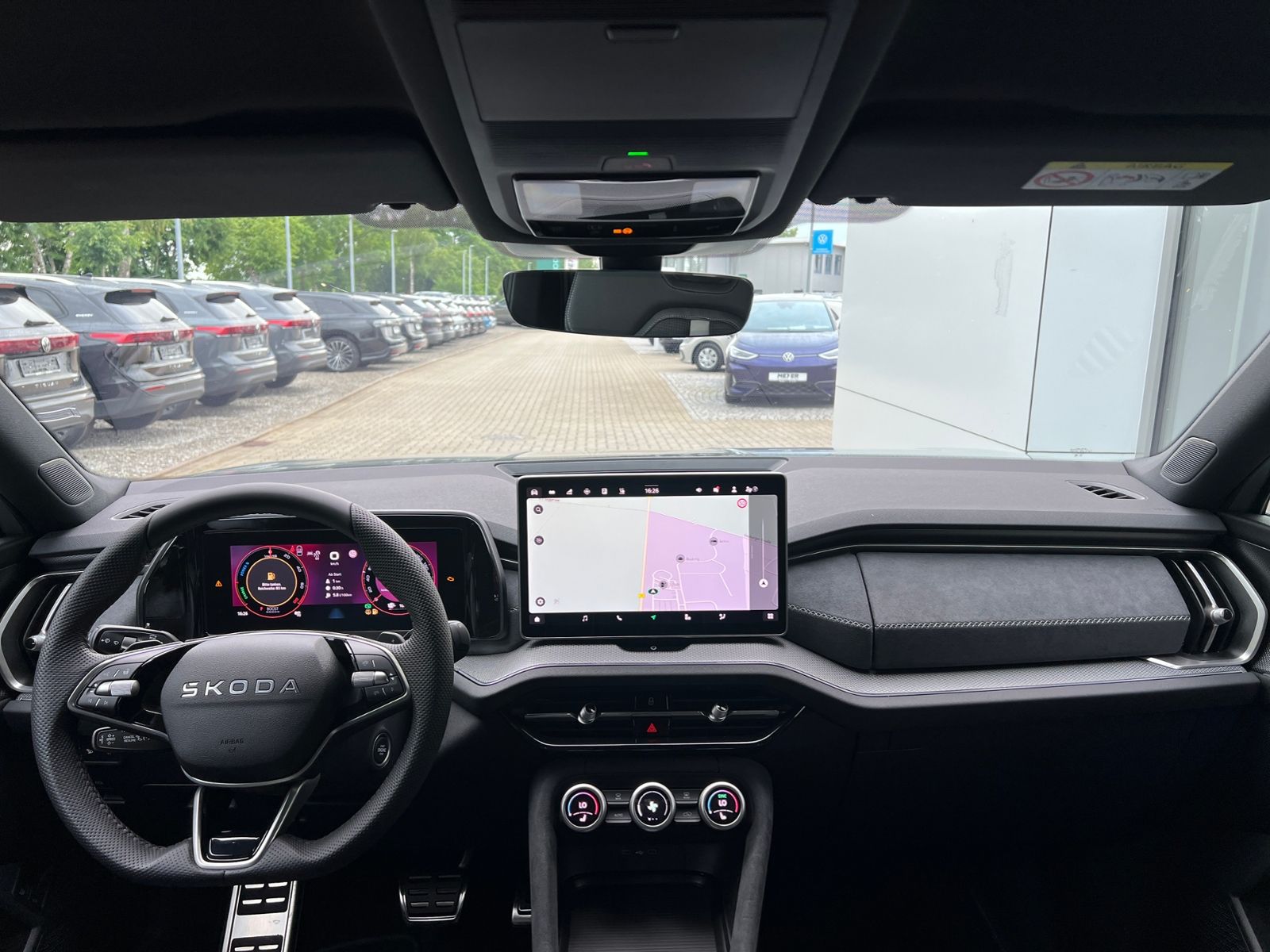 Fahrzeugabbildung SKODA Kodiaq Sportline 1.5 TSI IV DSG *AHK, Navi, ACC*