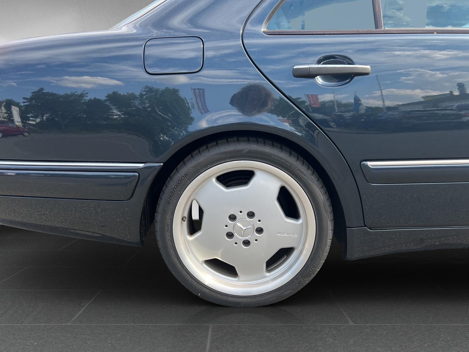 Mercedes-Benz E 50 AMG