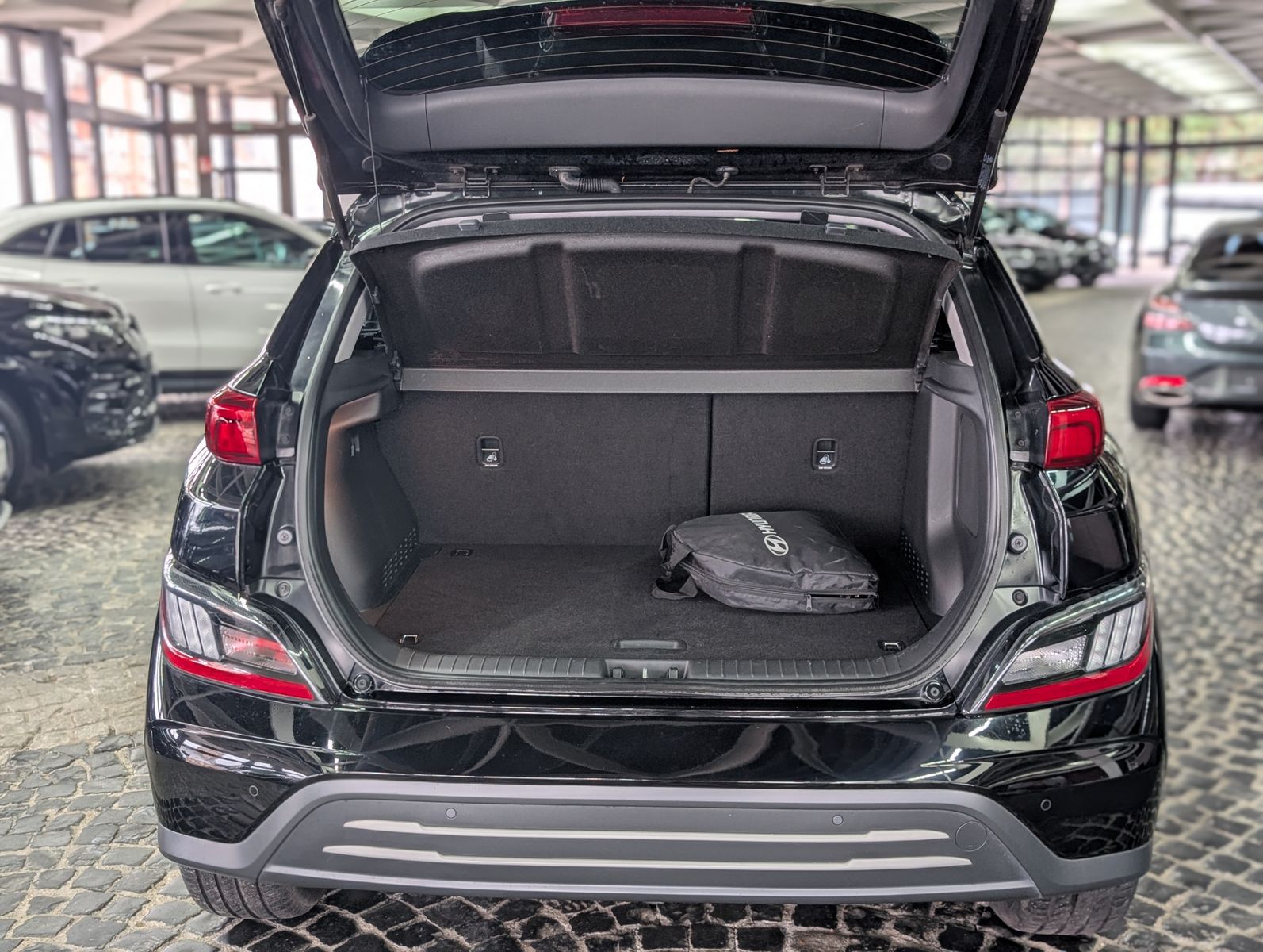 Fahrzeugabbildung Hyundai Kona Prime EV HUD AHK SHZ KAM LED ACC SoH 97%