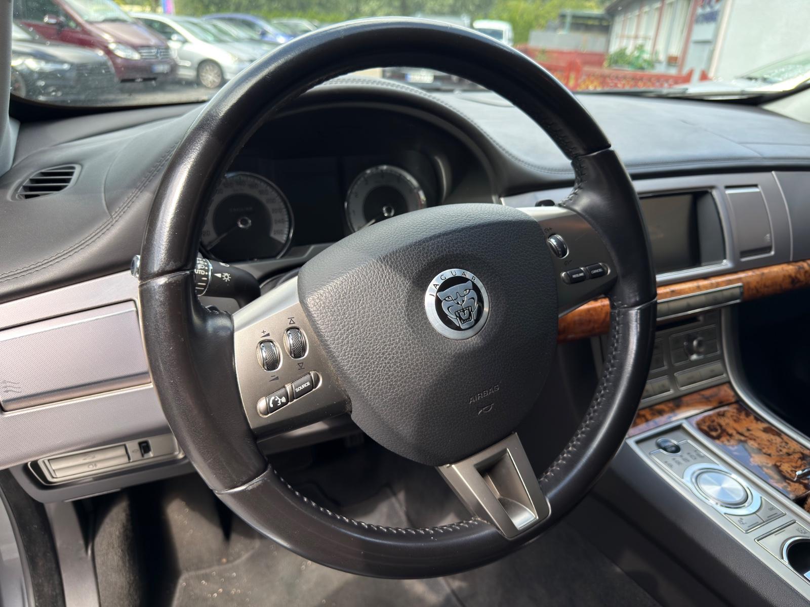 JAGUAR XF 4.2 V8 300CH LUXURY