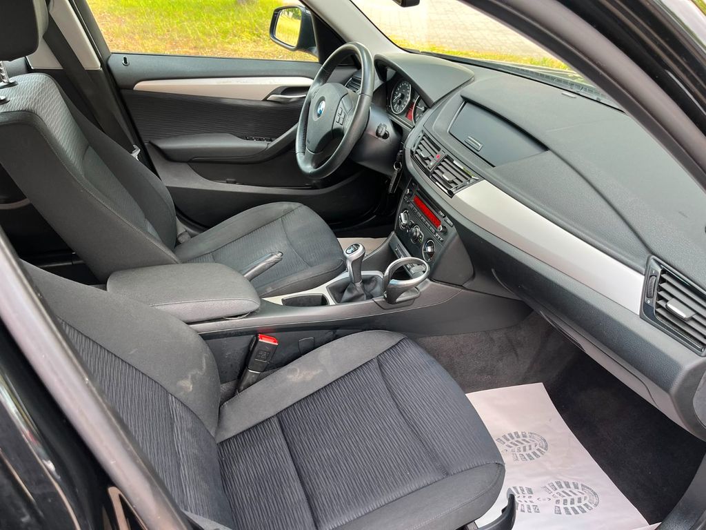 BMW X1 xDrive18d Sport Line 1-Hand - Bild 9