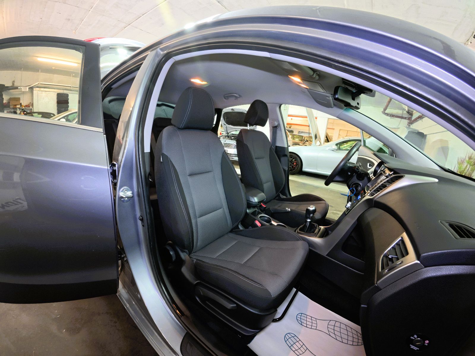 HYUNDAI i30 1.Hand Xenon, Kamera, PDC, Navi, Touch