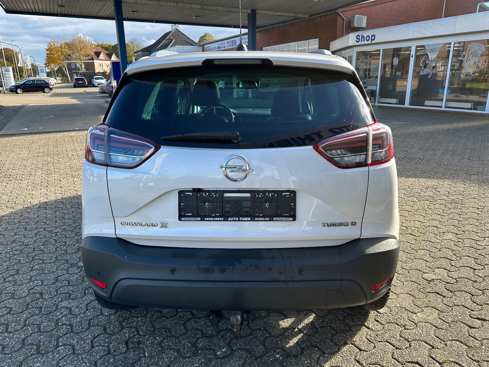 Fahrzeugabbildung Opel Crossland 1.6 D Edition AHK/Pano/LED/Keyless/GRA