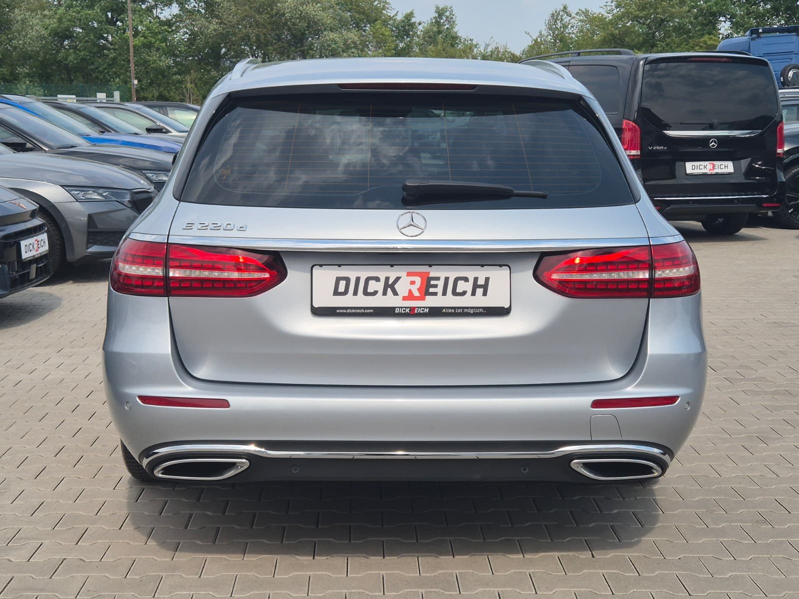 Fahrzeugabbildung Mercedes-Benz E 220 d Avantgarde AHK*DIST*LED*SHZ*Kam*Ambiente