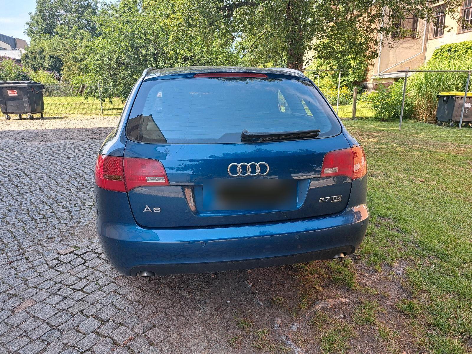 Audi Quattro 2005 — interior