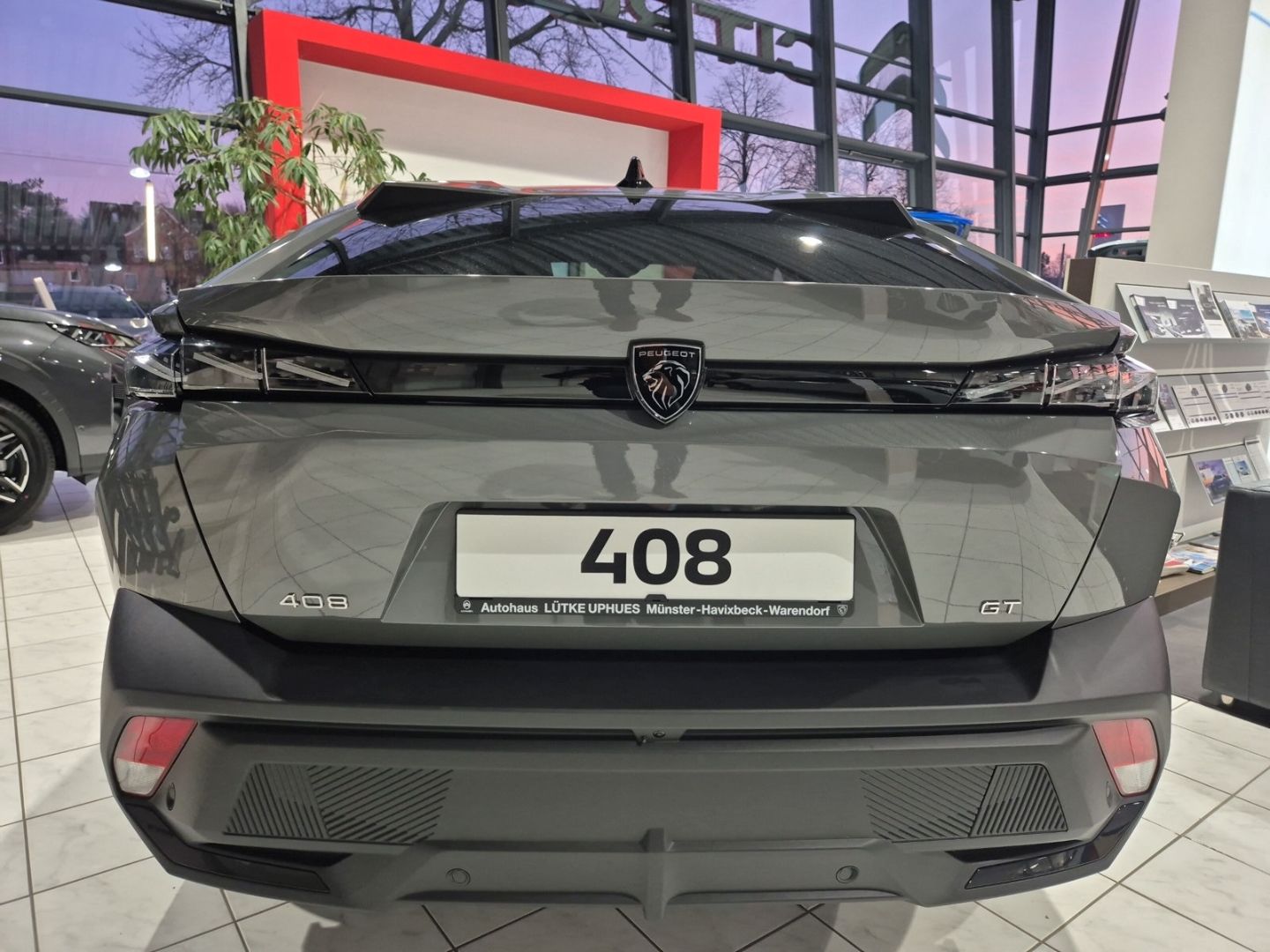 Fahrzeugabbildung Peugeot 408 Hybrid 1.2 GT HYBRID 136 Panorama Navi SHZ