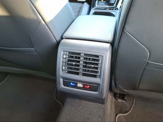 GOLF VIII 1.5 eTSI DSG R-LINE