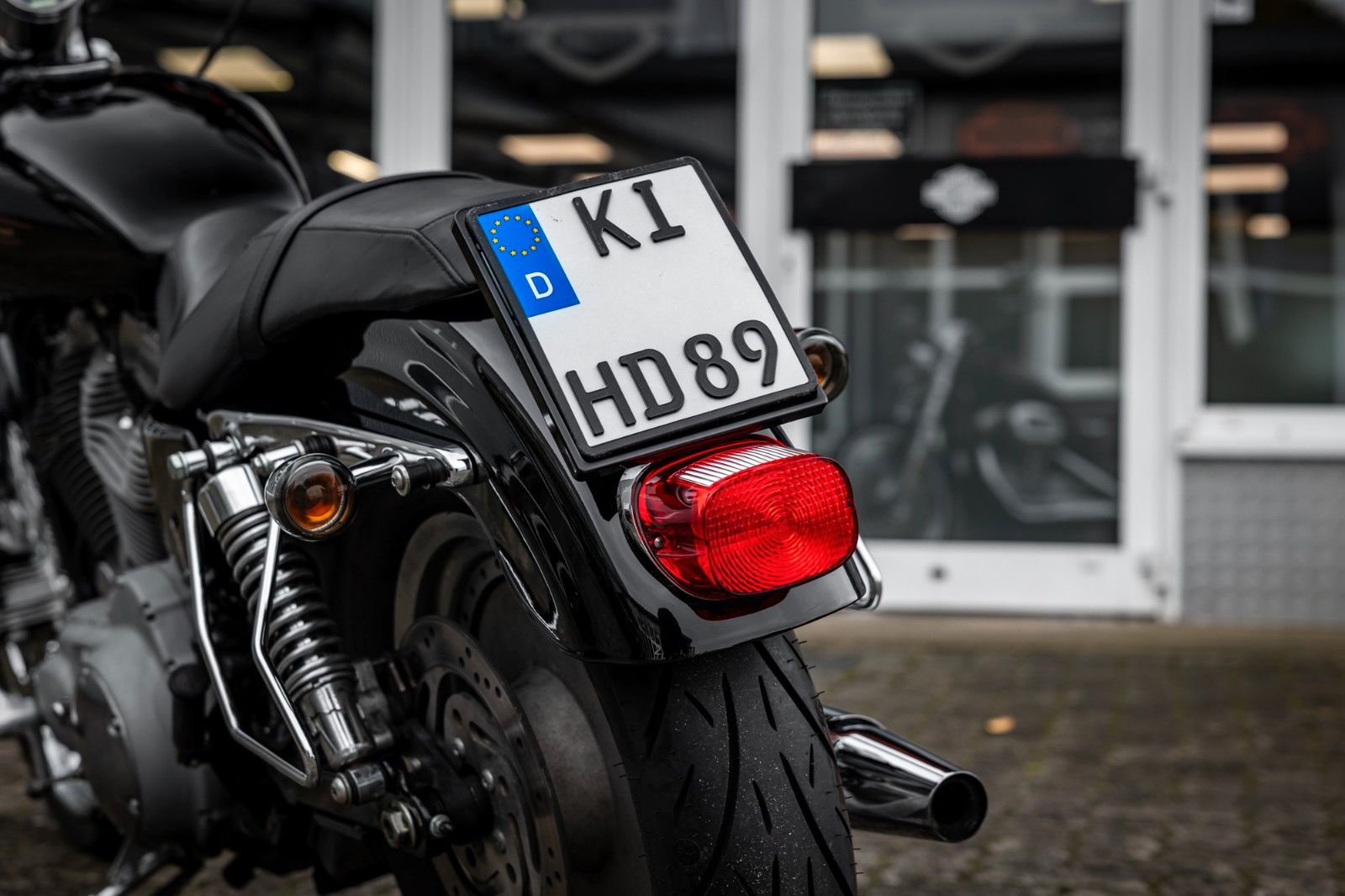 Fahrzeugabbildung Harley-Davidson XL883C CUSTOM SPORTSTER - VORVERLEGTE FUßRASTE