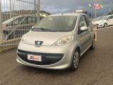 Peugeot 107 1.0 68CV - silberne Peugeot 107