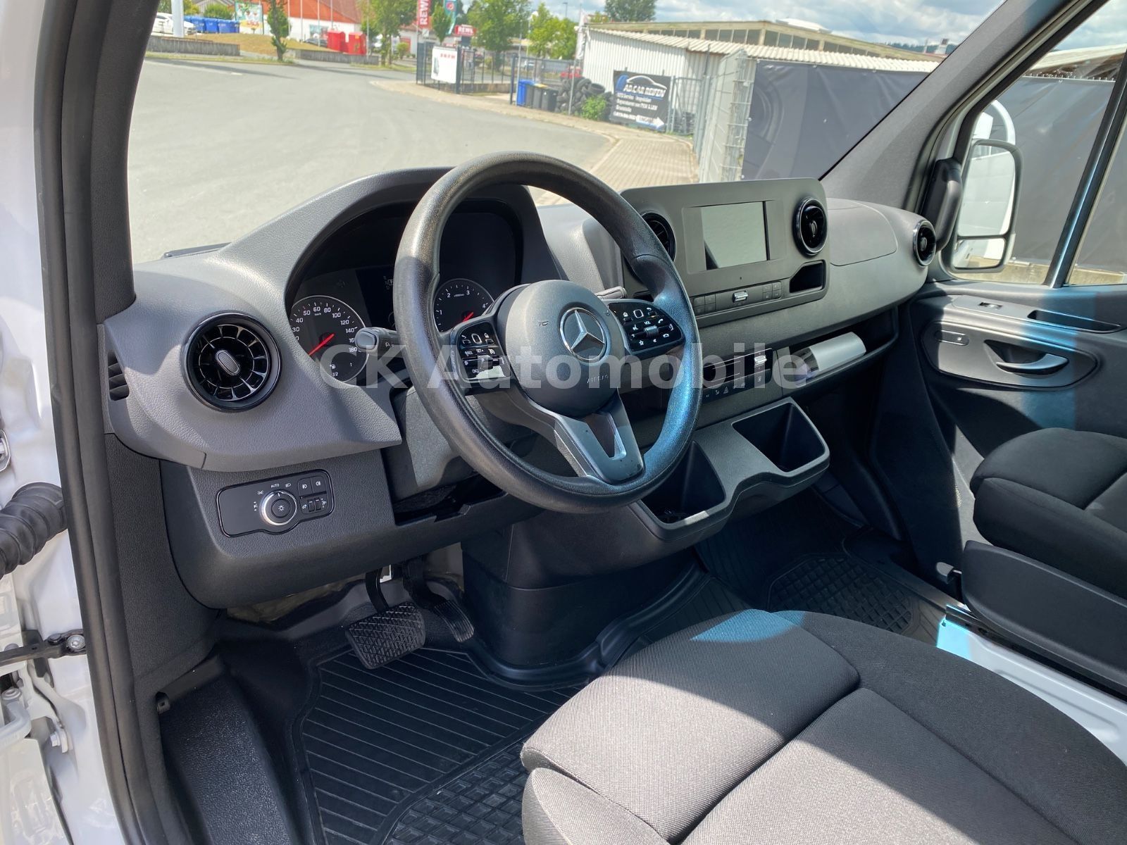 Fahrzeugabbildung Mercedes-Benz Sprinter III Mixto 319CDI Autom./5 Sitze/Navi