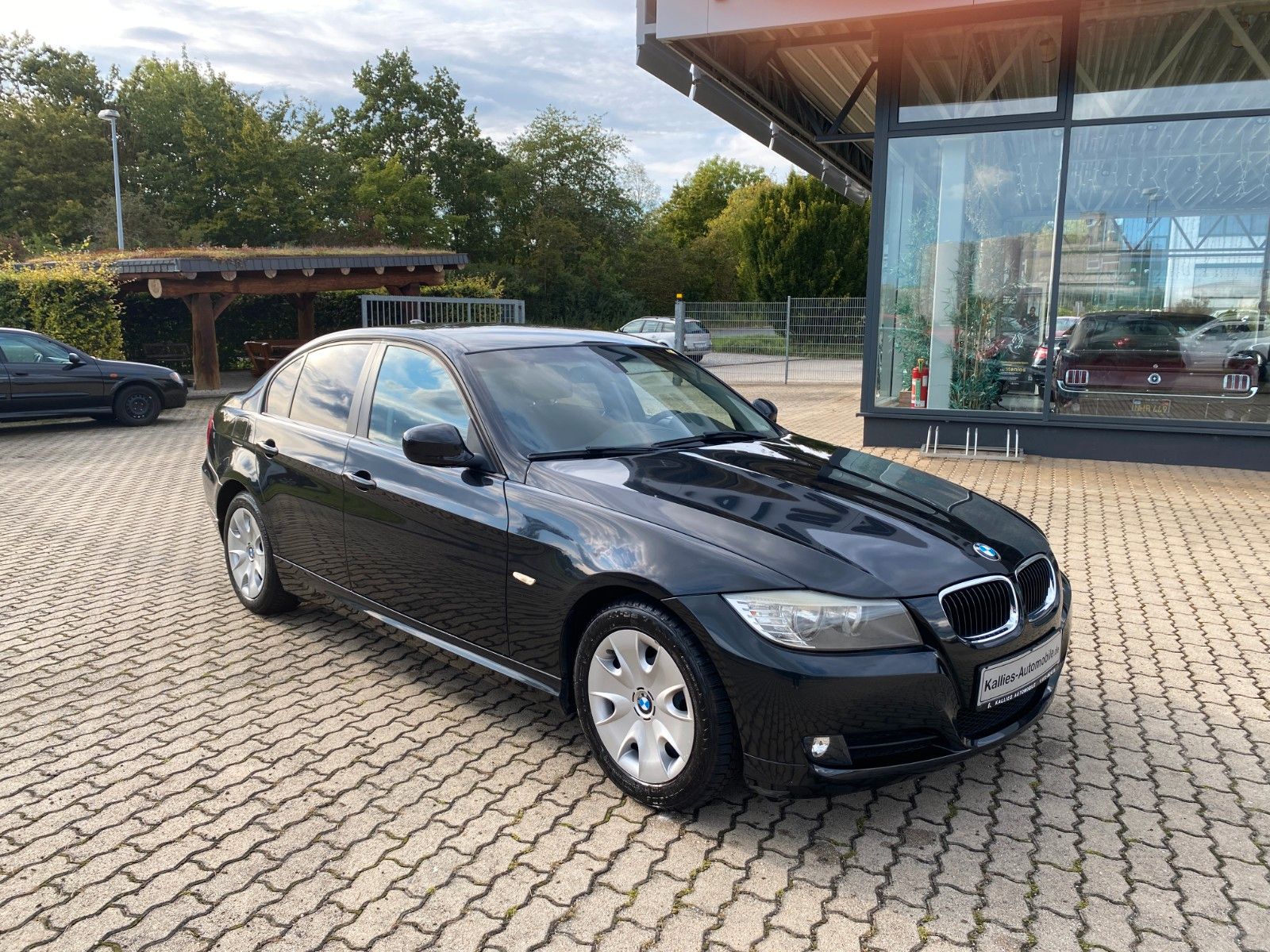 Fahrzeugabbildung BMW 318 Baureihe 3 Lim. 318i